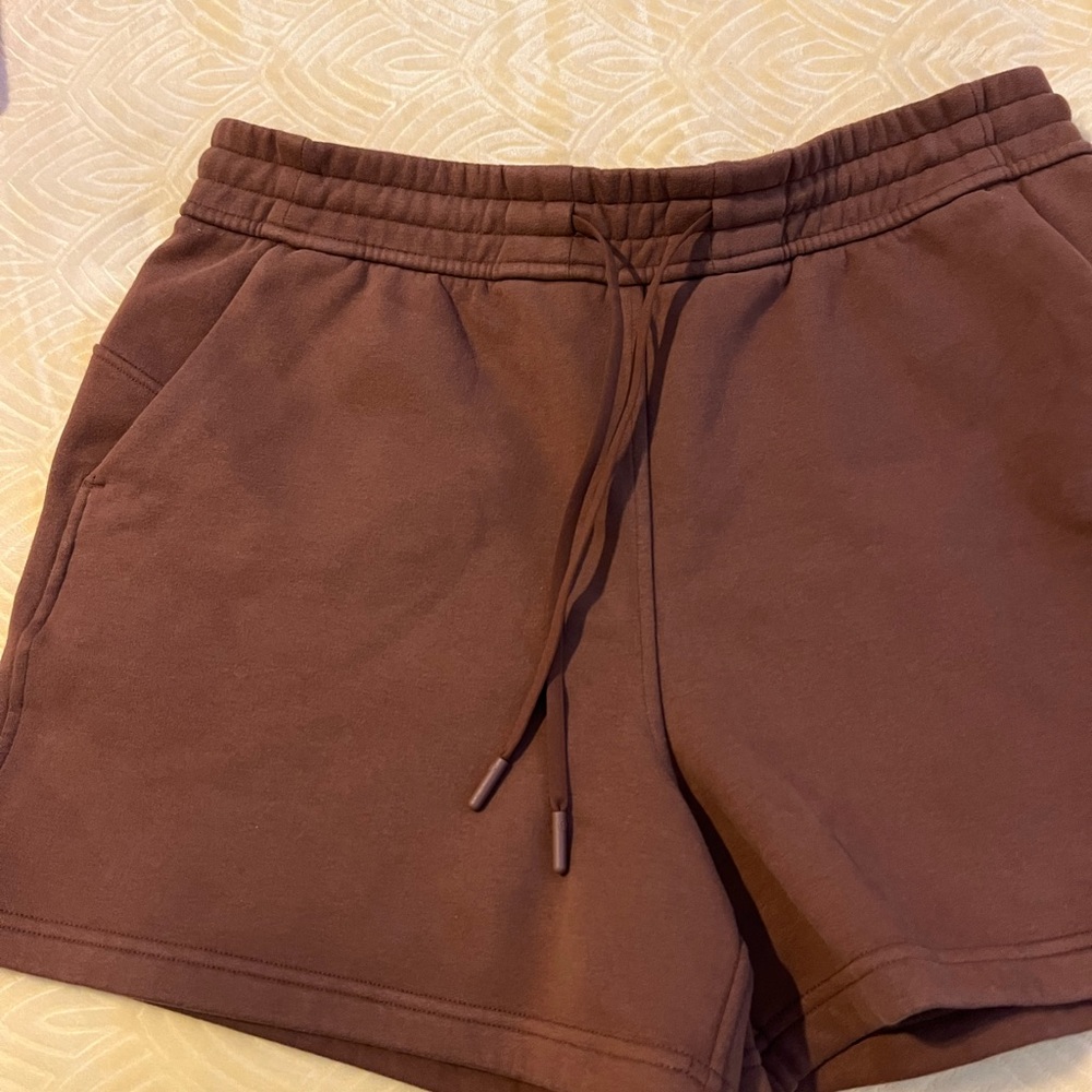 lululemon brown shorts